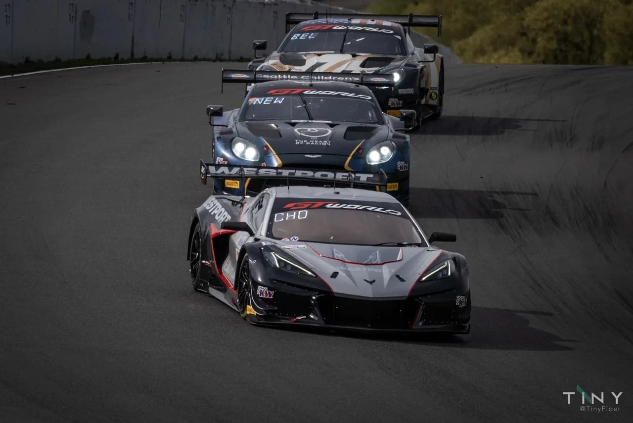 Motorsport photography from the Racing collection. Racing photo 12 of 34.