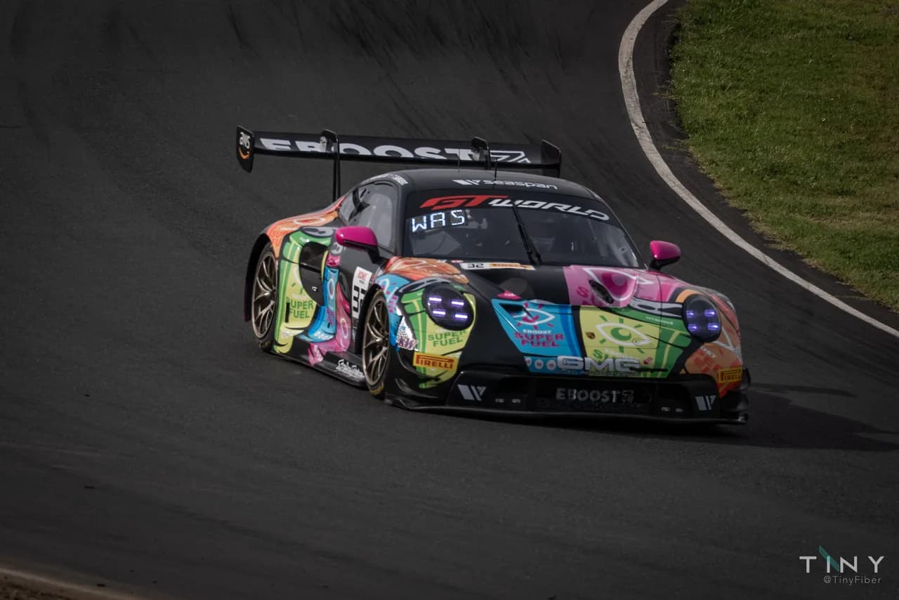 Motorsport photography from the Racing collection. Racing photo 14 of 34.