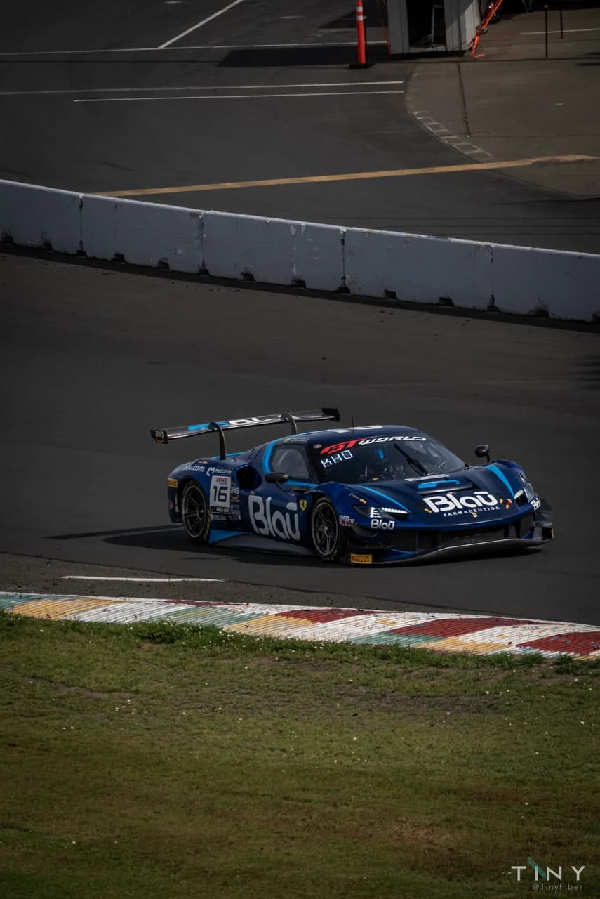 Motorsport photography from the Racing collection. Racing photo 18 of 34.