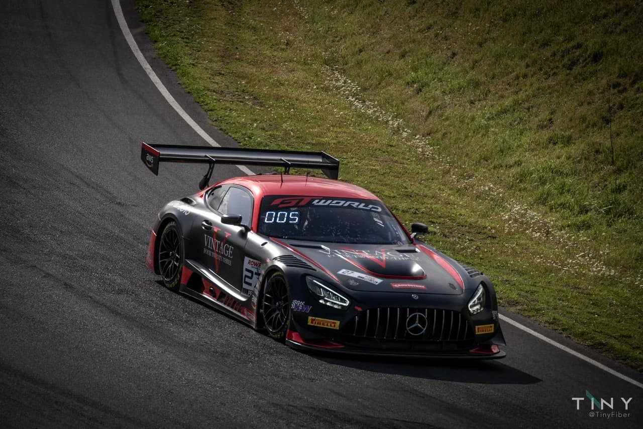 Motorsport photography from the Racing collection. Racing photo 19 of 34.