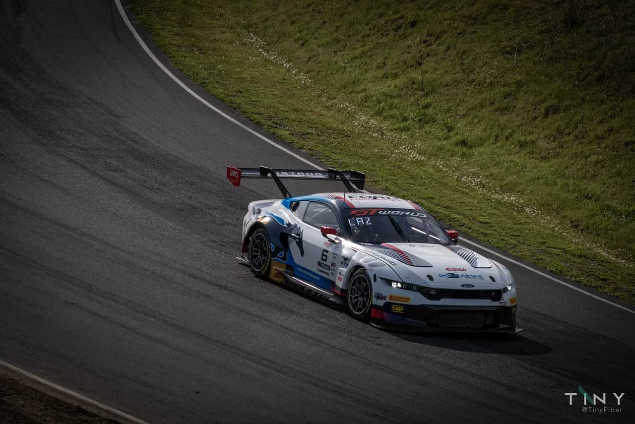 Motorsport photography from the Racing collection. Racing photo 20 of 34.
